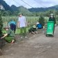 Hội Cựu chiến binh xã tổ chức tổng dọn VSMT các đoạn đường tự quản.